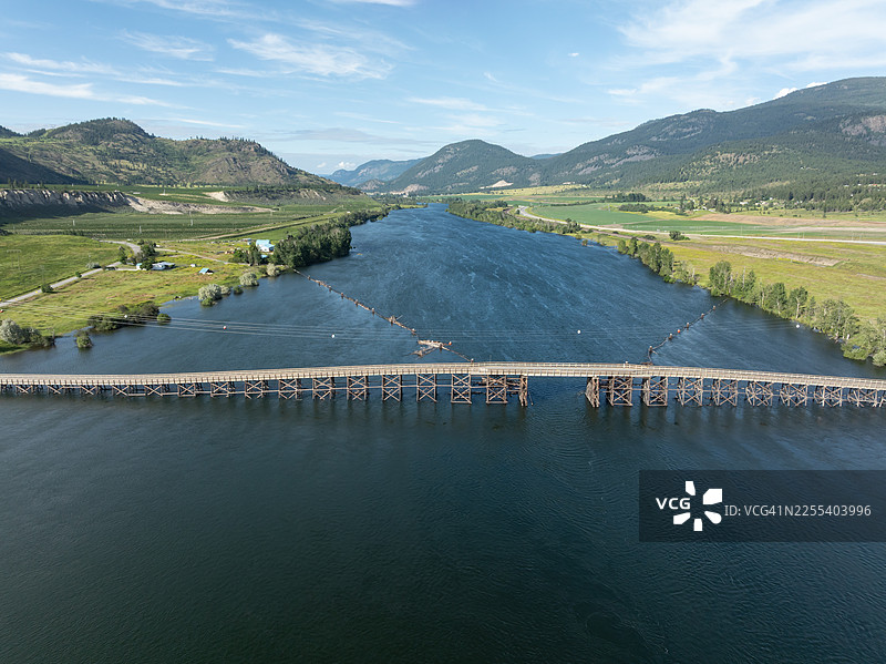 普里查德桥和南汤普森河在不列颠哥伦比亚省加拿大的航拍图图片素材