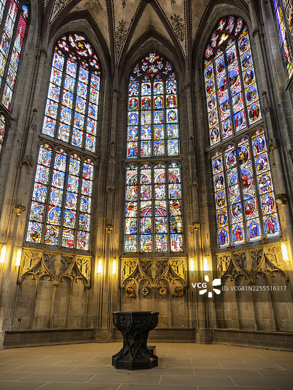 洗礼盘，瑞士伯尔尼大教堂内部，一座建于14至18世纪的建筑图片素材