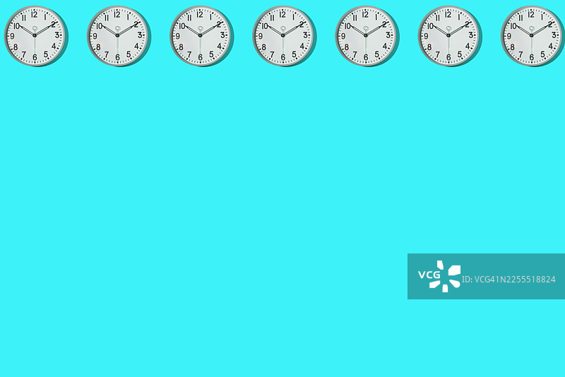 绿松石蓝背景左侧的时钟图案，显示10:10。时间、小时、分钟、秒、计时器、抠像。图片素材