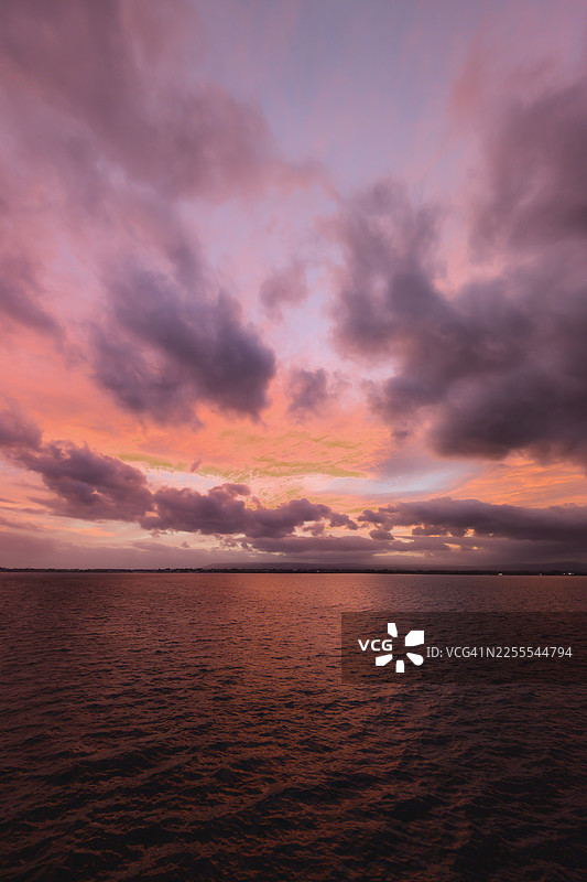 西西里岛奥提伽岛的爱奥尼亚海日落图片素材