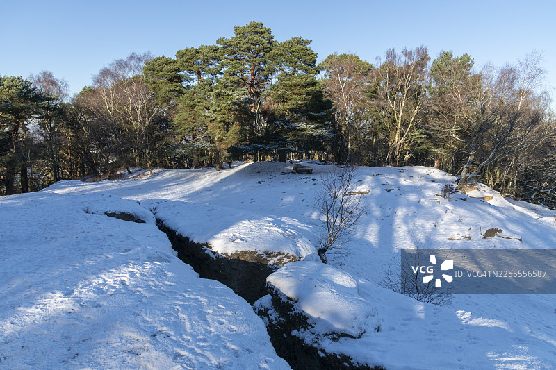 英格兰柴郡奥尔德利边缘的魔鬼墓地图片素材