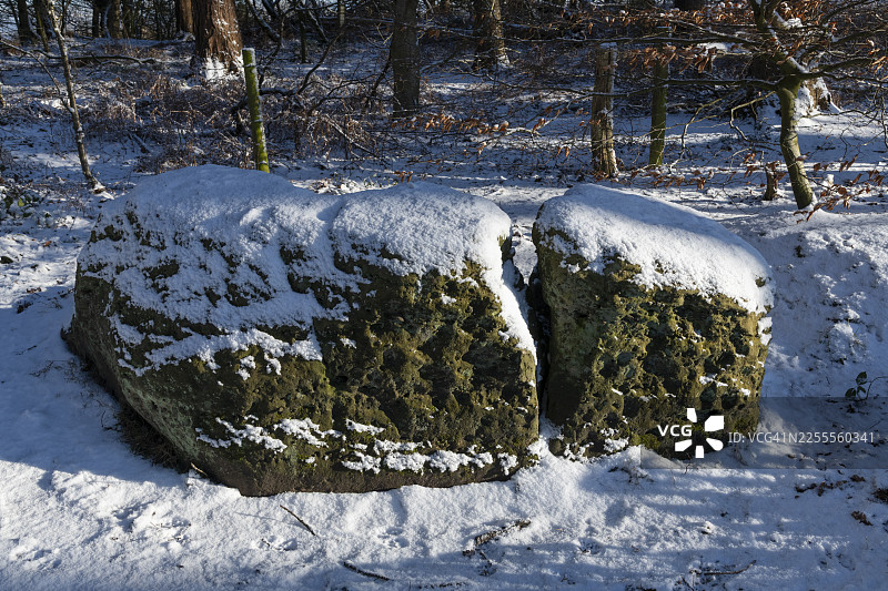 冬季的埃尔德利边缘金石，英国柴郡图片素材