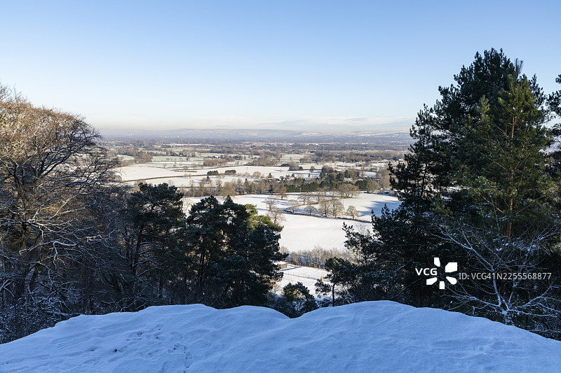 英格兰柴郡奥尔德利边缘风暴角景观图片素材