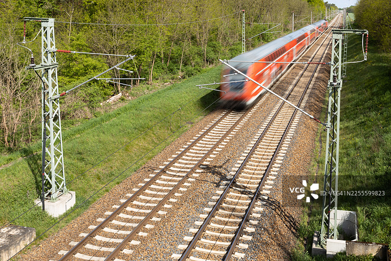 火车轨道上的火车图片素材