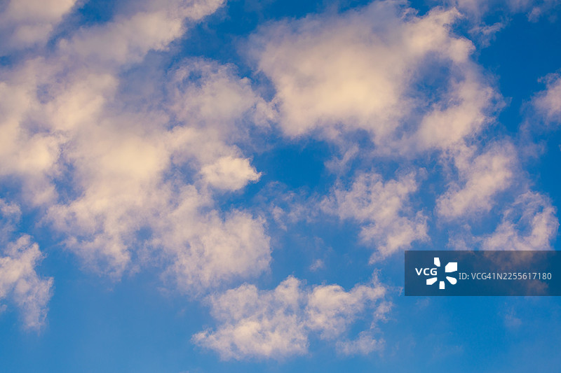 日落前的绚烂云彩天空图片素材