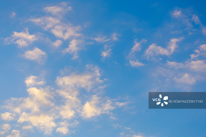 日落前的绚丽云彩天空图片素材