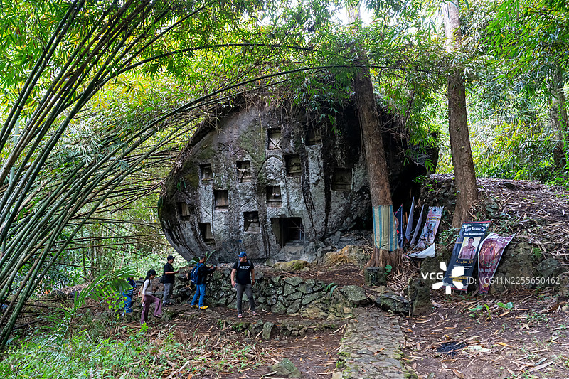 北托拉查博里卡林布昂的墓碑墓地图片素材