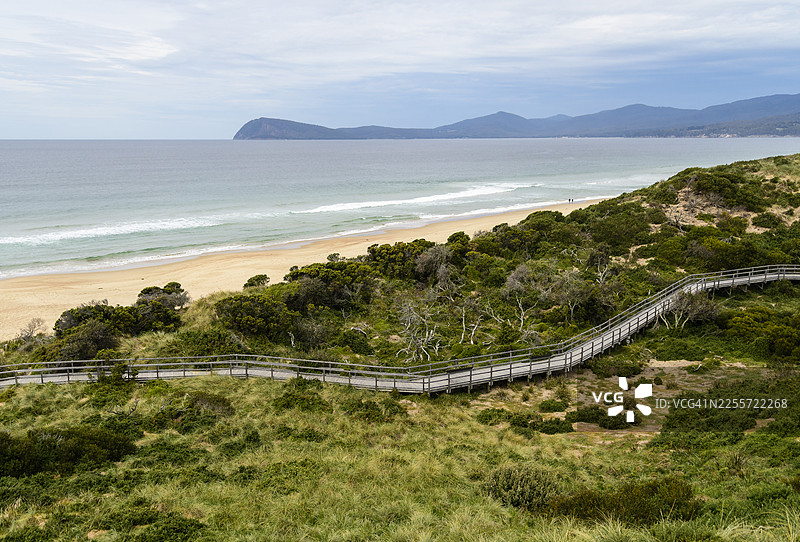 澳大利亚塔斯马尼亚布鲁尼岛冒险湾风景如画的海岸线，从特里加尼尼瞭望台看到的景色图片素材