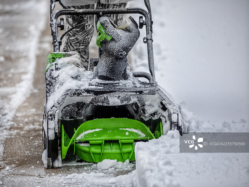清除车道上的积雪图片素材