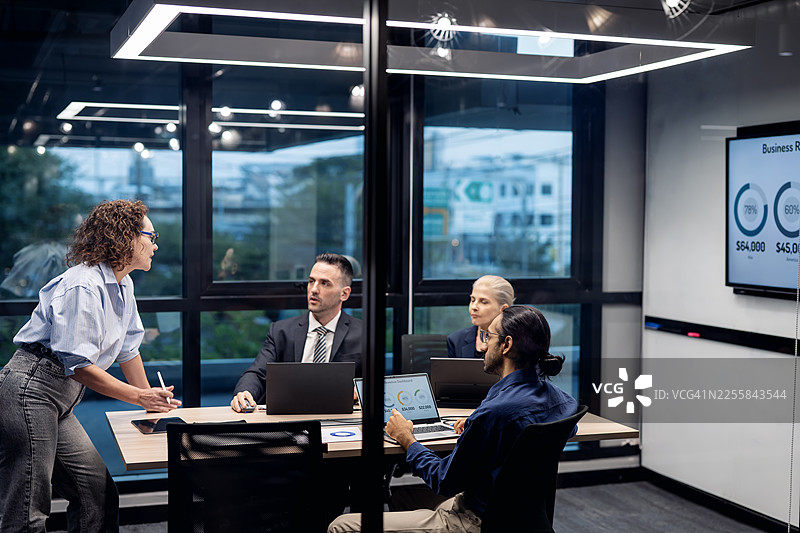 协作团队汇聚多元视角，让每个人都能贡献自己的才华和知识，以支持企业实现长期可持续增长。图片素材