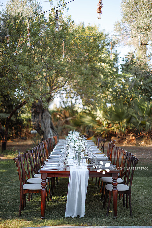 活动派对或婚礼招待会的餐桌布置图片素材