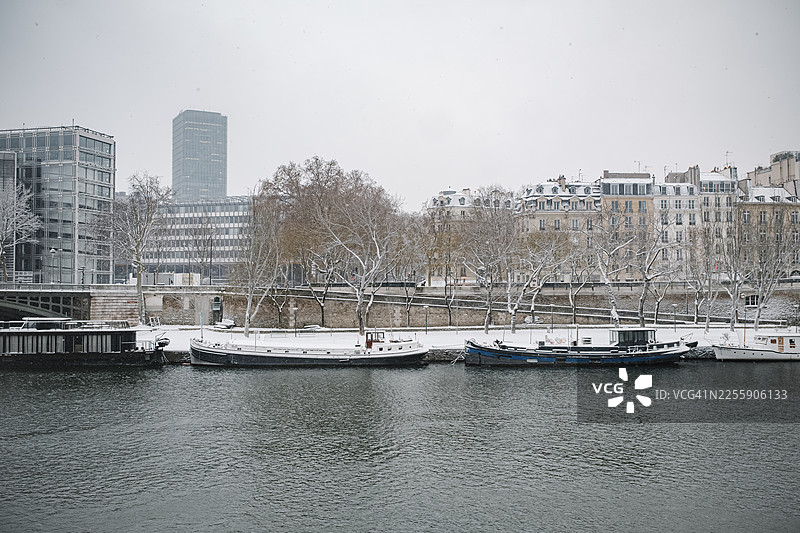 巴黎天际线与尤西埃塔图片素材
