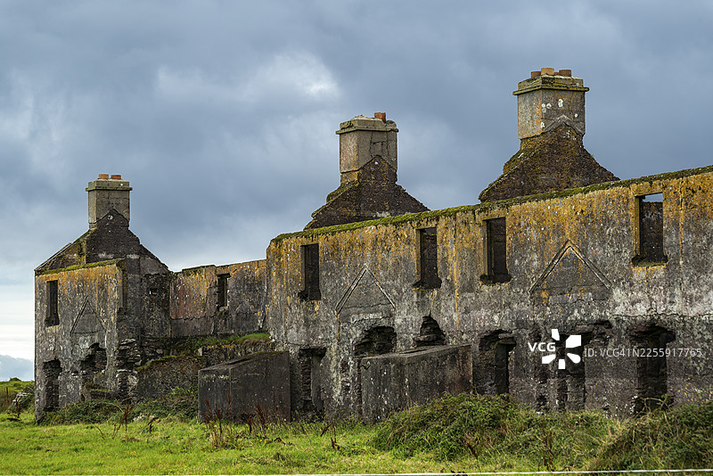 位于爱尔兰凯里郡伊弗拉半岛Ballinskelligs的海警站遗址图片素材