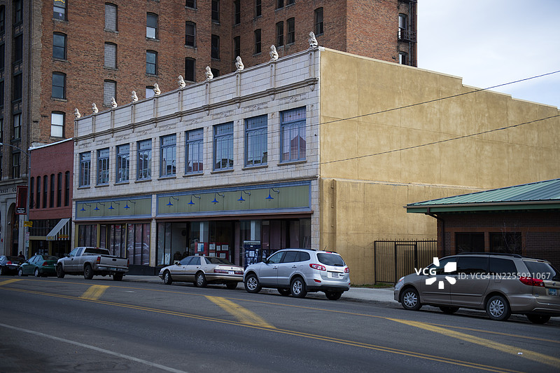 蒙大拿州巴特市的市中心街道和建筑外观图片素材