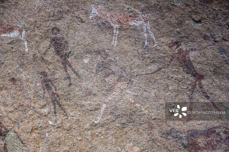 白女士岩画，白女士画，猎人与动物的描绘，马克的庇护所岩画，西萨布峡谷，布兰德堡，埃龙戈，纳米比亚图片素材