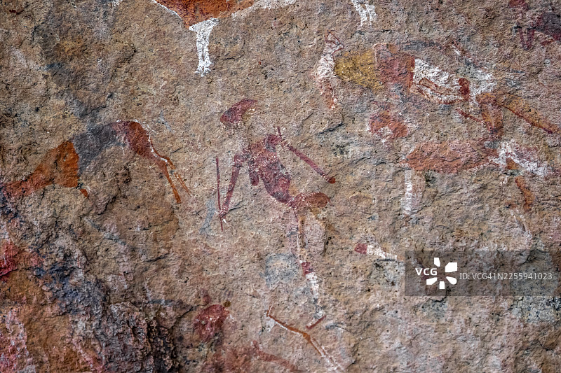 白女士岩画，白女士画，猎人和动物的描绘，马克的避难所岩画，奇萨布峡谷，布兰德堡，埃龙戈，纳米比亚图片素材