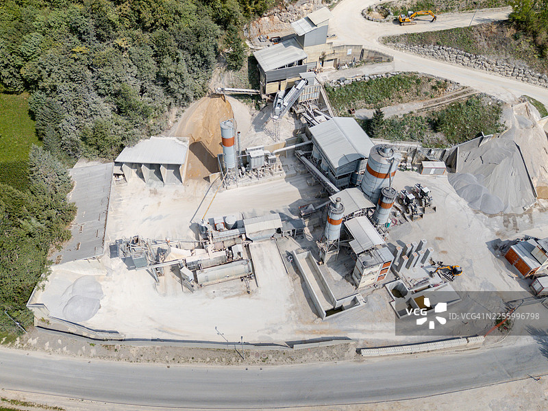 工业采石厂的鸟瞰图图片素材