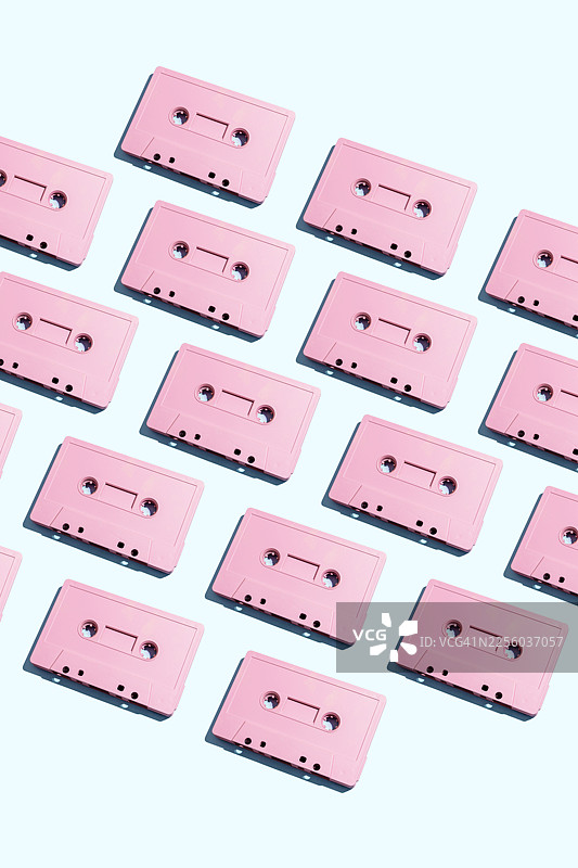 粉色录音带组成的复古音乐图案图片素材