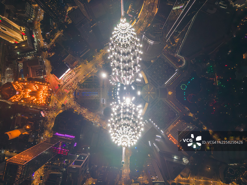吉隆坡双子塔航拍夜景图片素材