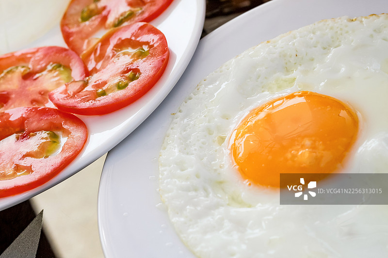 早餐煎荷包蛋与炸鸡图片素材