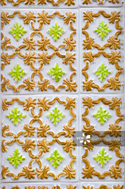 建筑上压印的黄色瓷砖外墙图片素材