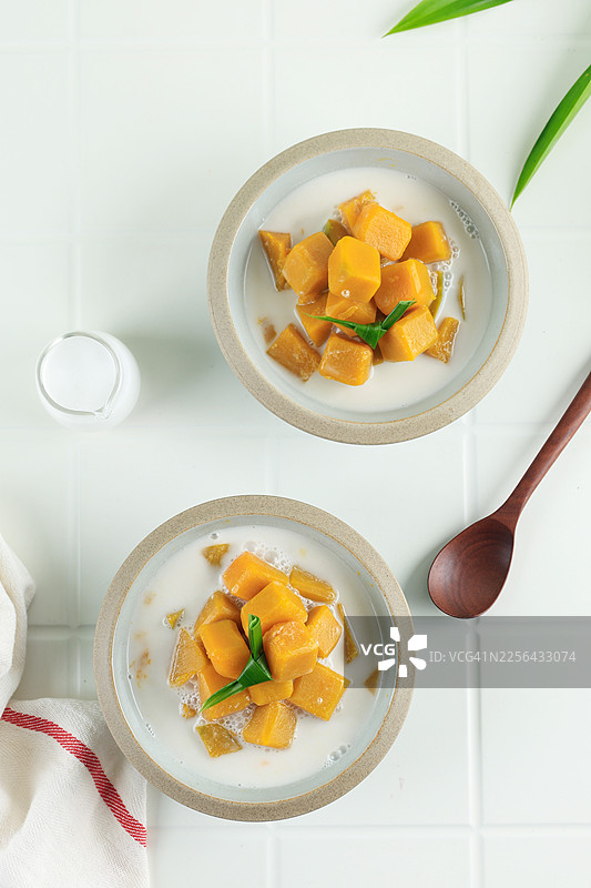 印尼斋月期间受欢迎的科拉克南瓜椰子汤（Takjil）图片素材