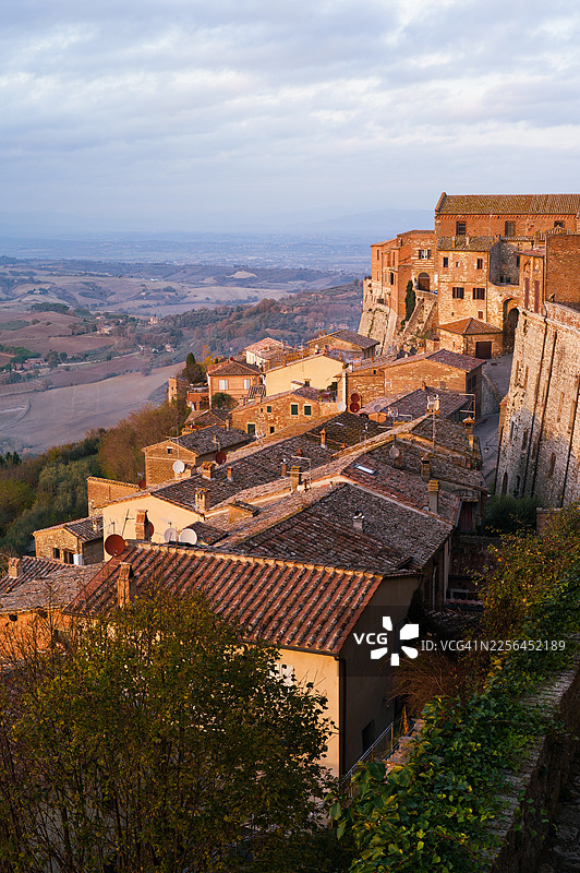托斯卡纳蒙特普尔恰诺的山顶小镇图片素材