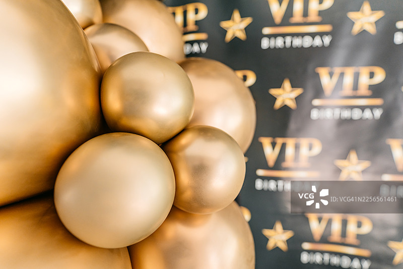 金色气球室内装饰图片素材