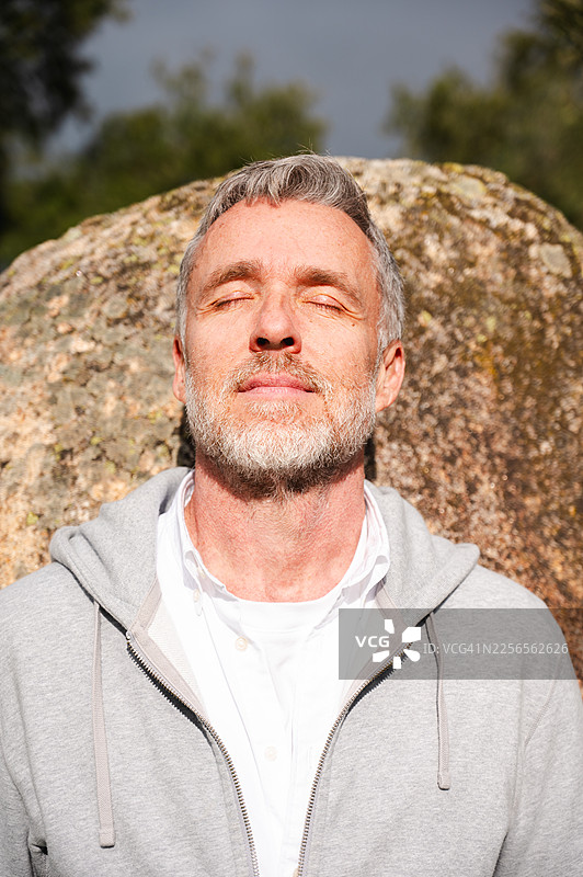 埃武拉区曼门石圈的男人图片素材