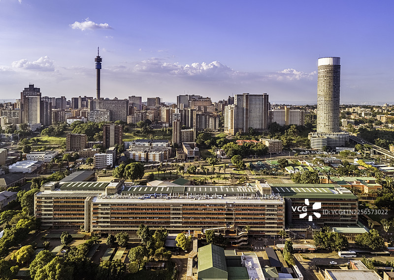 约翰内斯堡市，内有金山大学和希尔布罗图片素材