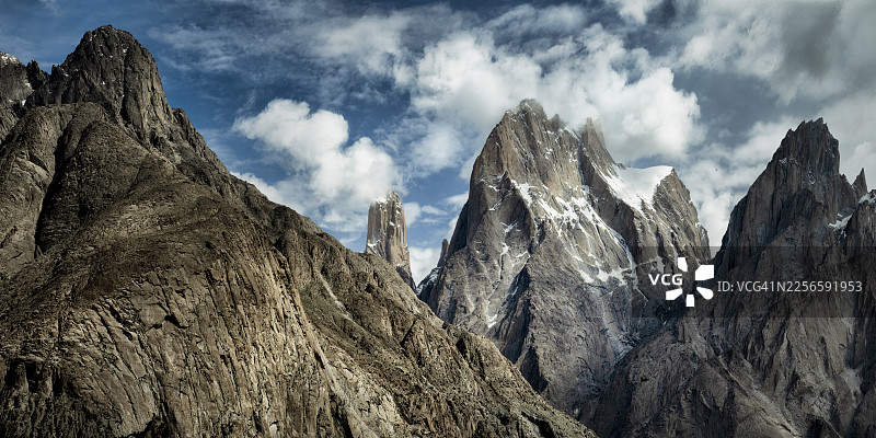 巴基斯坦吉尔吉特-巴尔蒂斯坦喀喇昆仑山脉的特兰戈峰群图片素材