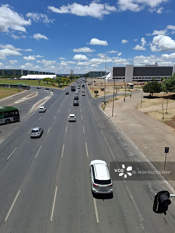 巴西利亚，巴西，纪念性轴线上的部长大道景观图片素材