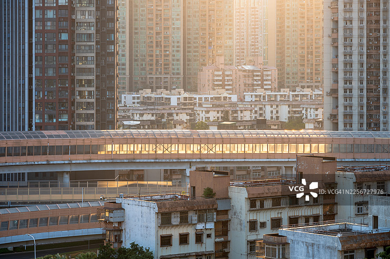 深圳城市更新背景下的新旧建筑与轨道交通景观图片素材