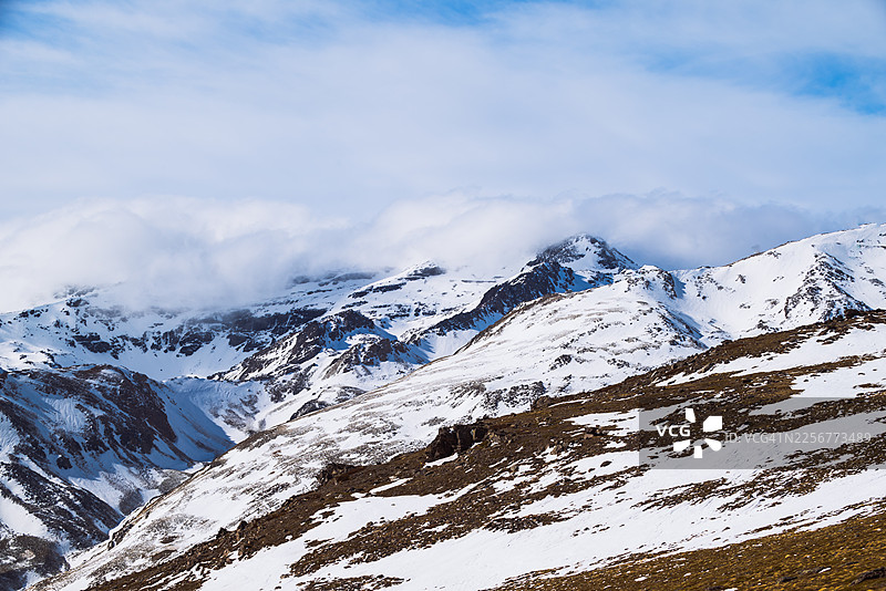 三月的穆拉森山。海拔3479米，是伊比利亚半岛和整个西班牙大陆的最高峰，属于内华达山脉。图片素材