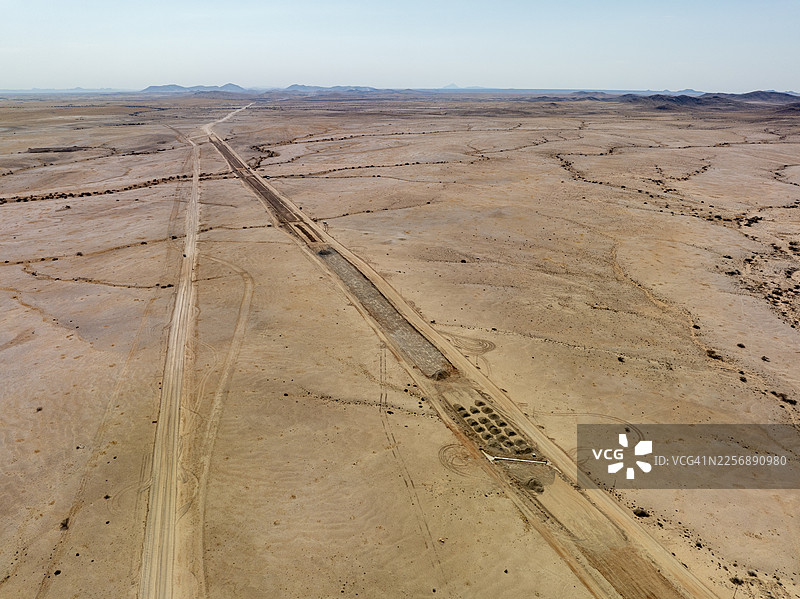 纳米比亚乌伊斯市附近的布兰德堡山脉周边沙漠景观图片素材