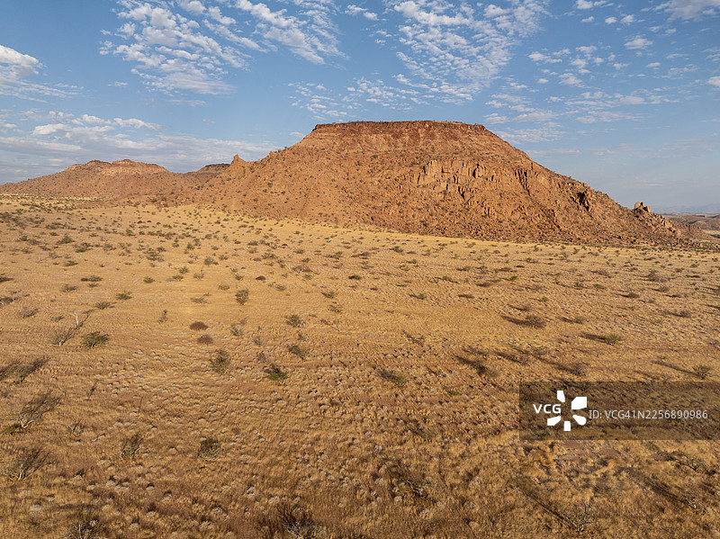 纳米比亚特威费尔方丹附近的红色花岗岩岩石和山丘图片素材