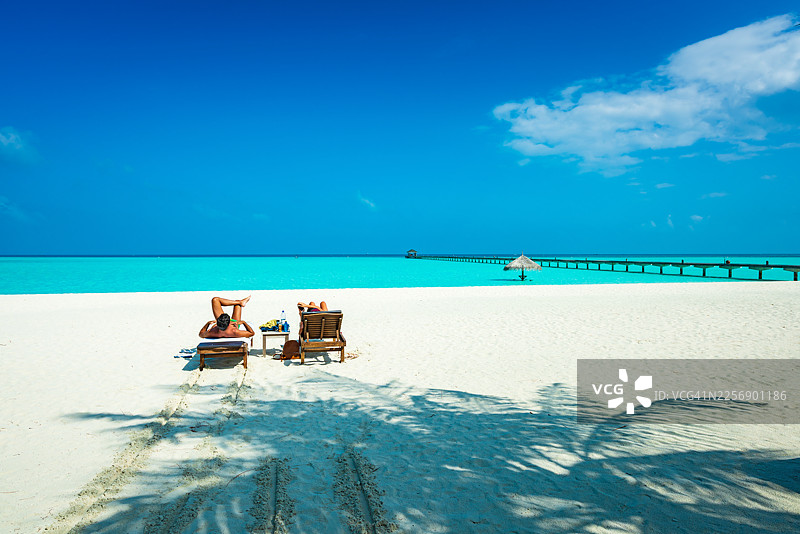 马尔代夫南阿里环礁迪菲什哈鲁假日岛的热带天堂图片素材
