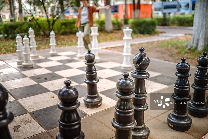 街头游戏图书馆：为居民和城市游客提供永久性智力休闲场所。图片素材