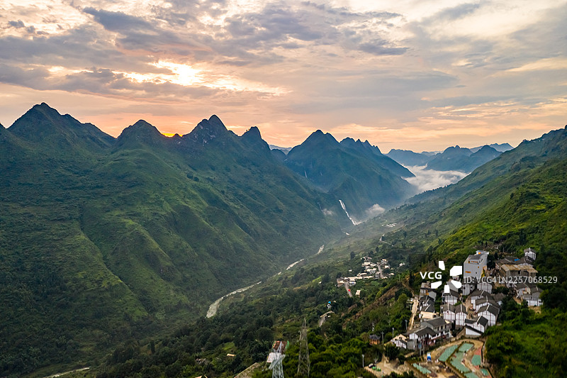 云海，巴陵河，滴水滩瀑布，黄果树，安顺，贵州，中国，亚洲，航拍图片素材