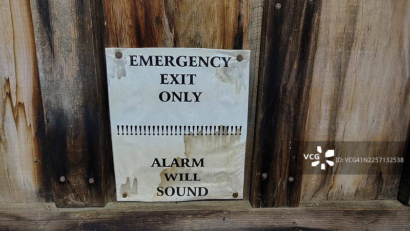 仅限紧急出口标志图片素材