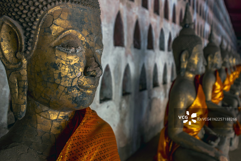 老挝万象的西萨格特寺佛像图片素材