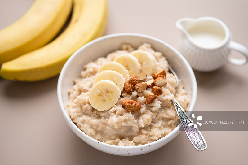 香蕉杏仁燕麦粥图片素材