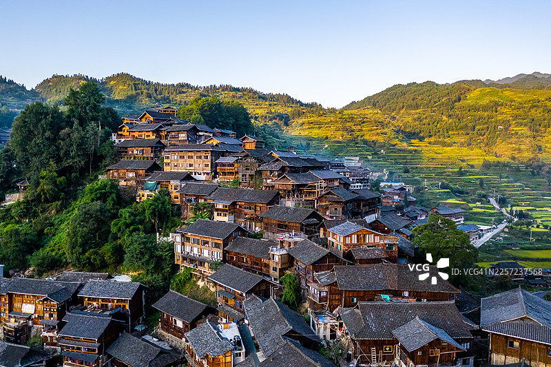 中国贵州西江千户苗寨，中国风古建筑。图片素材