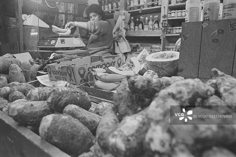 热带水果和蔬菜的食品供应商，埃塞克斯街市场图片素材