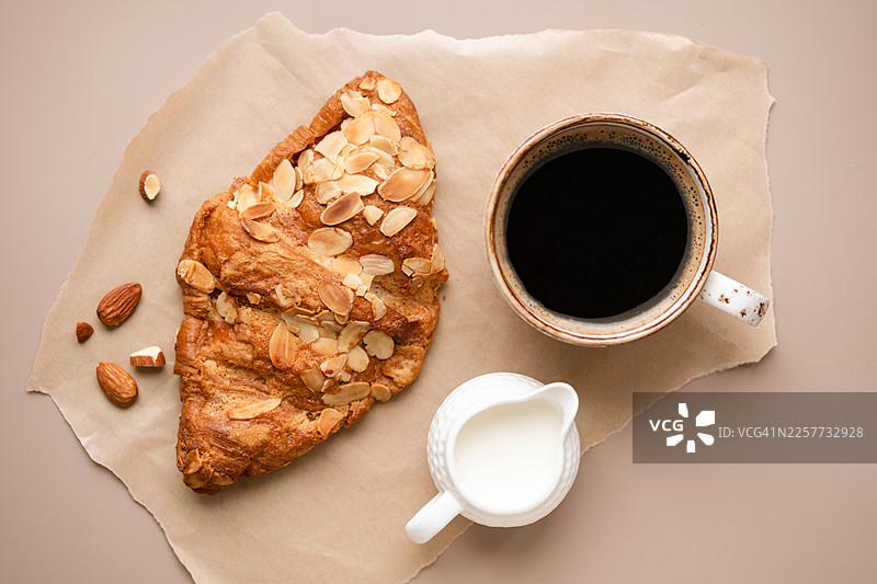 美味的杏仁羊角面包，甜点图片素材