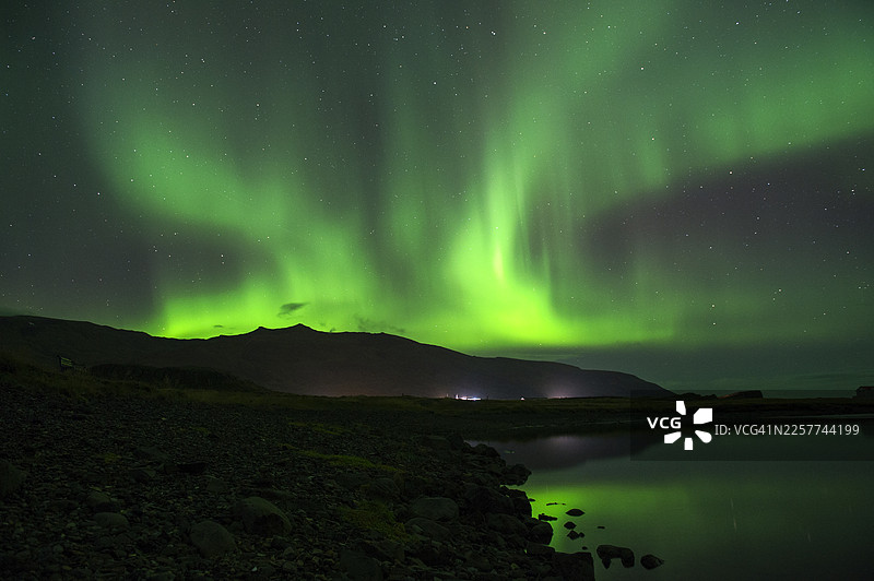 博尔加内斯峡湾东部的北极光图片素材