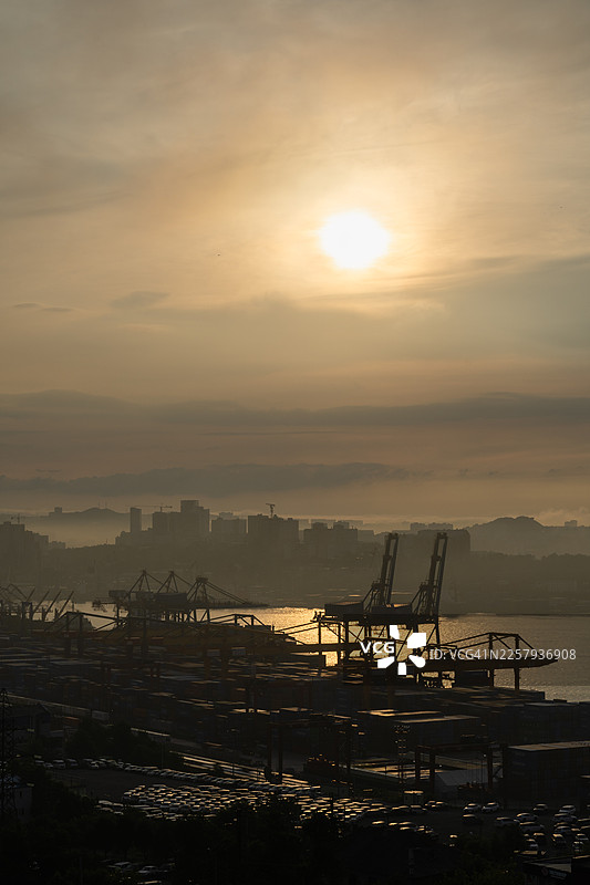 俄罗斯符拉迪沃斯托克海港的早晨图片素材