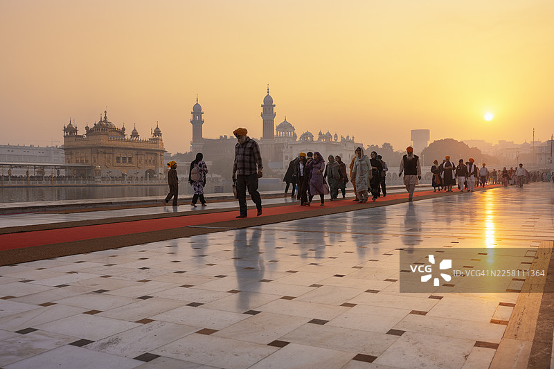 金庙，印度阿姆利则的日出图片素材