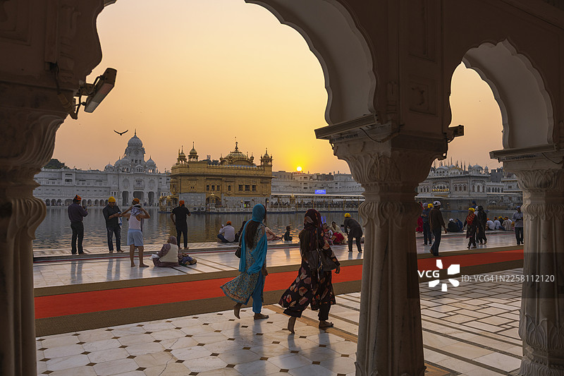 印度阿姆利则金庙的日落图片素材
