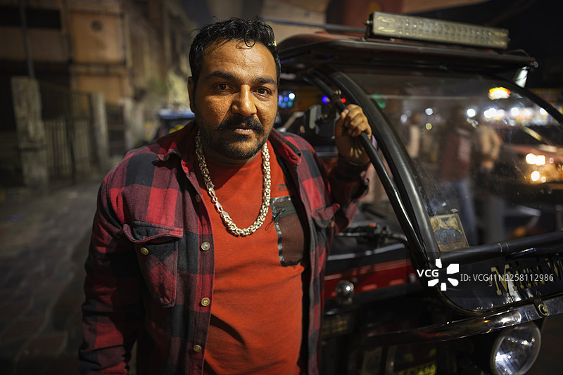 印度阿姆利则的黄包车司机。图片素材